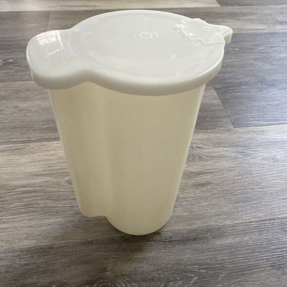 Vintage Tupperware 2 Quart Opaque Pitcher 129 With Lid And Flip Top 625 - Picture 1 of 6